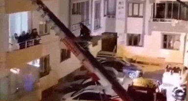 Dayak geleneğinden kaçan damat için yük asansörüyle eve girdiler