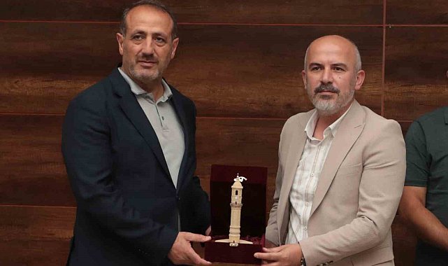 Dede Korkut Şiir Yarışması'nda derece elde eden şairlere ödülleri verildi