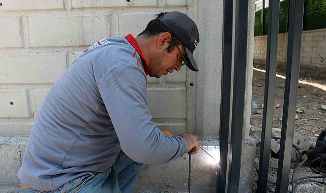 Demircilerin sıcak havada zorlu mesaisi