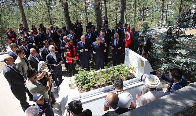 Demokrasi Ve Milli Birlik Günü'nde şehitler dualarla anıldı