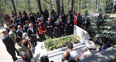 Demokrasi Ve Milli Birlik Günü'nde şehitler dualarla anıldı