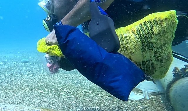 Denizden çıkan atıklar profesörü sinirlendirdi: "Deve kuşu gibi kafasını kuma gömüyor ama vücudu dışarıda"