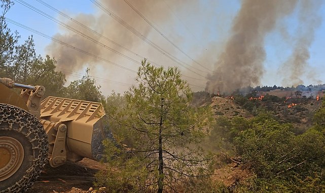 Denizli'de makilik alanda çıkan orman yangınına müdahale ediliyor