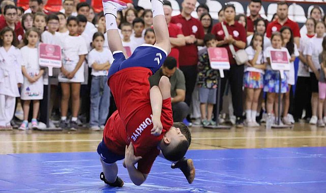 Denizli'de yaz spor okulları coşkulu bir törenle açıldı