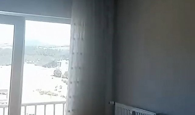 Depremdeki panik anlarını böyle kayda aldı