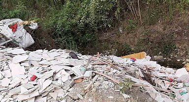 Dere yatağını çöplüğe çevirdiler