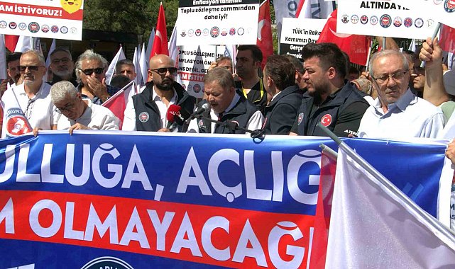 Devlet Memurları Konfederasyonu'ndan Hazine ve Maliye Bakanlığı önünde basın açıklaması