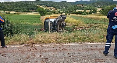 Devrilen kamyonun sürücüsü hayatını kaybetti