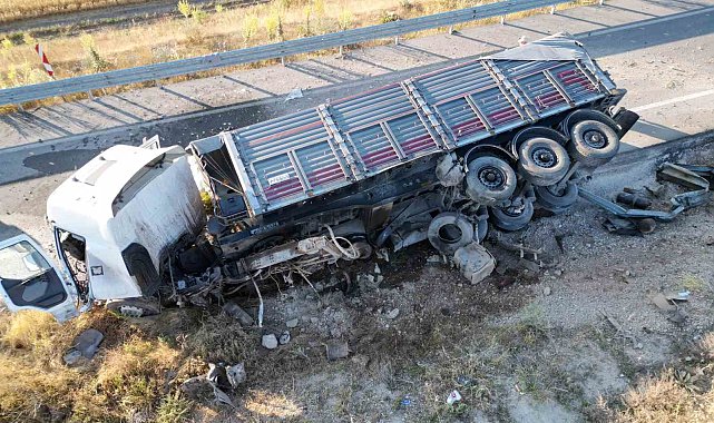 Devrilen tırın sürücü kabini parçalandı, bir kişi yaralandı