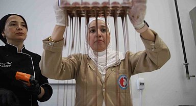 Dezavantajlı kadınlar çikolata üretimini öğreniyor