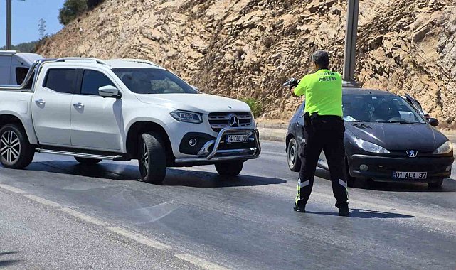 Dilan Çıtak, polisin üzerine araba sürdü
