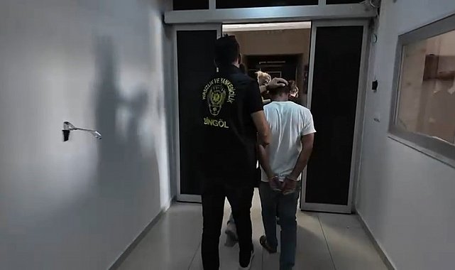 Dilenci kılığında evlere girerek 1 milyon liralık ziynet eşya çalan hırsızlar yakalandı