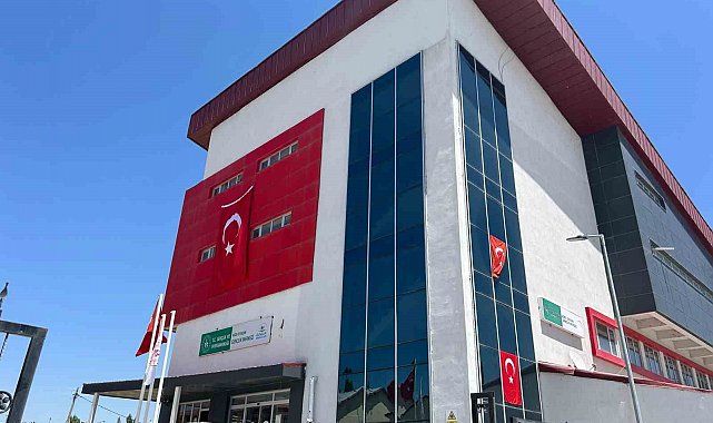 Diyadin'de sokaklar al bayrakla donatıldı