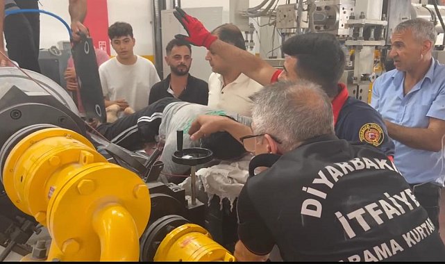 Diyarbakır'da elini levha kesme makinesine kaptıran işçi yaralandı