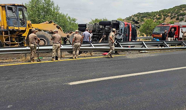 Diyarbakır'da yangın söndürmeye giden itfaiye eri kazada hayatını kaybetti