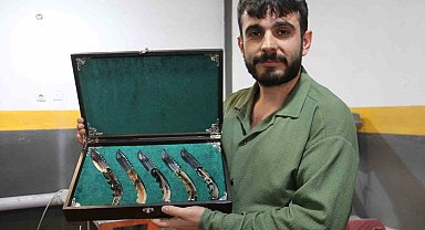 Dizilerden etkilenip 10 bin boynuz arasından seçtiği boynuzlarla eşsiz renklerde Sivas bıçakları üretti
