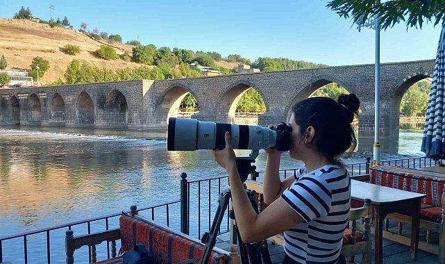 Doğa sanatçısı Taş, Hevsel Bahçelerini objektifine taşımaya devam ediyor