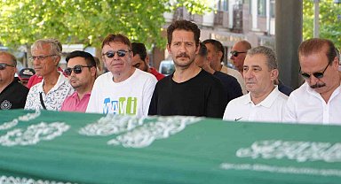 Doğum gününde acı haberi alan ünlü oyuncu, dedesini son yolculuğuna uğurladı