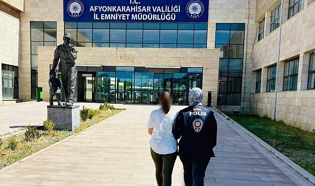 Dolandırıcılık suçundan aranan şahsı polis yakaladı