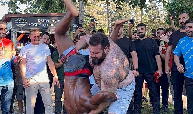 Dünyaca ünlü yayıncı Speed, Çekmeköy'de yağlı güreş yaptı