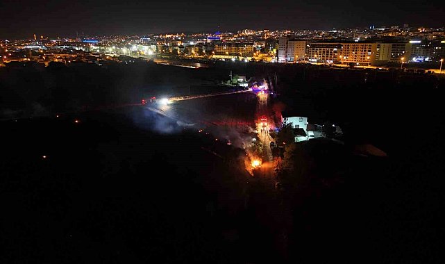 Edirne'de anız yangını paniğe neden oldu: Alevler evlere sıçramadan söndürüldü