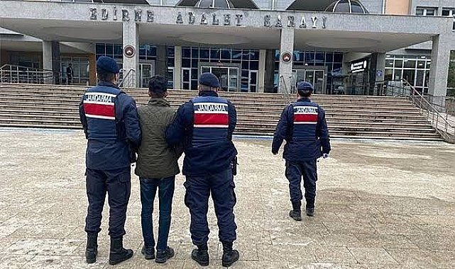 Edirne'de aranan 2 kişi sınırda yakalandı