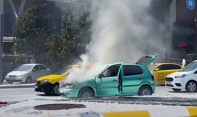 Edirne'de seyir halindeki otomobil alev alev yandı