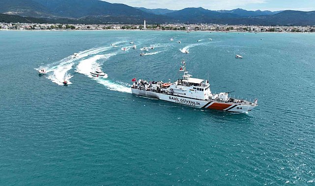 Edremit'te Kabotaj Bayramı tekne korteji ile kutlandı