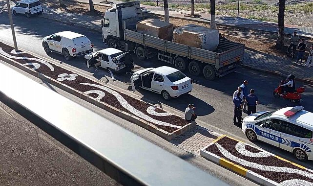 Eğirdir'de 3 aracın karıştığı zincirleme kazada 1 kişi yaralandı