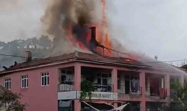 Elazığ'da çatı yangını, itfaiye tarafından söndürüldü