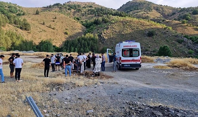 Elazığ'da otomobil takla attı: 2'si ağır 5 yaralı