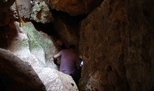 Elazığ'da sıcaktan bunalanlar 'Buzluk Mağarasına' akın etti