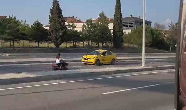 Elektrikli bisikletle ters yönde ilerlerken kameraya yakalandı