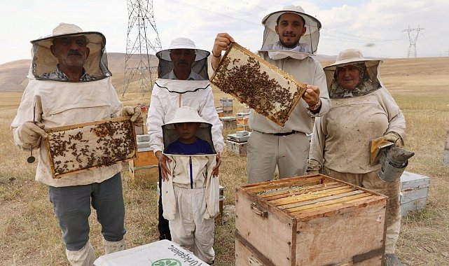 Emekli imam ve eşi zorlu yayla şartlarında üretimden vazgeçmiyor