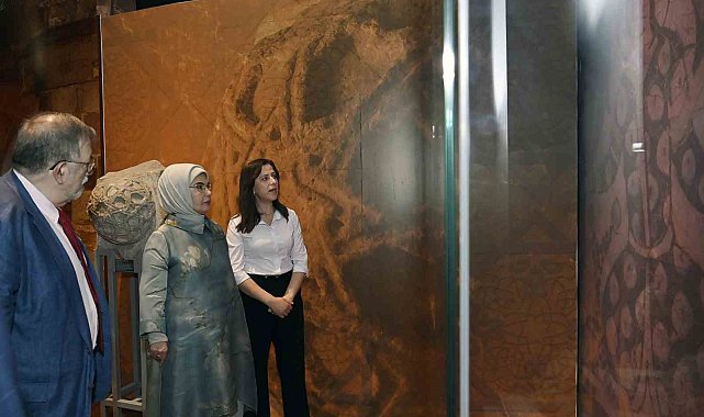 Emine Erdoğan Anadolu Selçukluları Sergisi'ni ziyaret etti