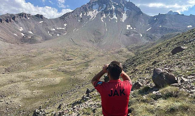 Erciyes'e zirve tırmanışı yapan dağcı mahsur kaldı
