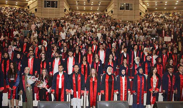 ERÜ Sağlık Hizmetleri Meslek Yüksekokulu 34. Dönem mezunlarını verdi