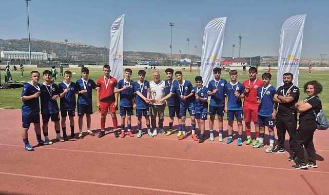 Erzincan Futbol Takımı Anadolu Yıldızlar Ligi'nde Türkiye üçüncüsü oldu
