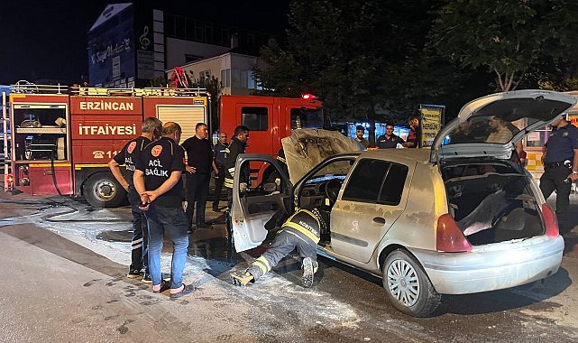 Erzincan'da gece saatlerinde korkutan araç yangını