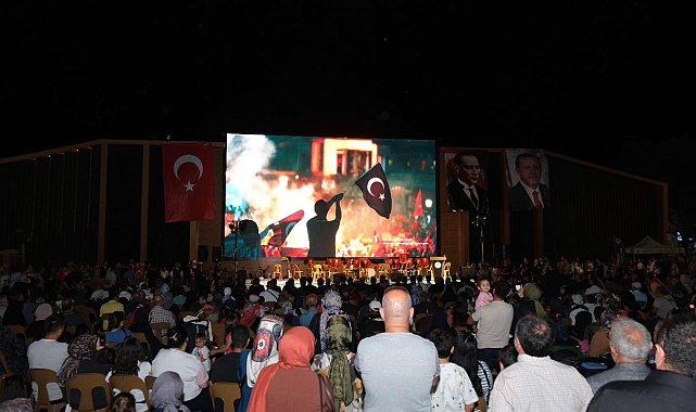 Erzincan'da vatandaşlar 15 Temmuz'da tek yumruk oldu