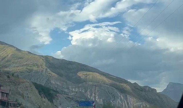 Erzurum'da spor araç mıcıra kapıldı, sürücü kazayı son anda atlattı