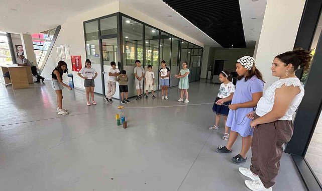 Esenyurt'ta çocuklar hem öğreniyor hem eğleniyor