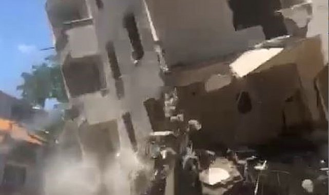 Esenyurt'ta yıkımı yapılan bina bir anda çöktü