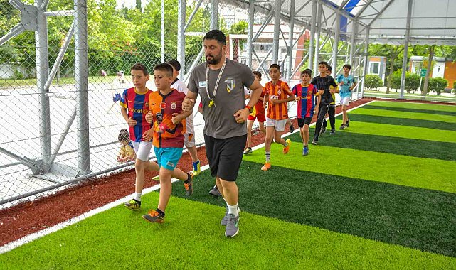Esenyurt'ta yüzlerce çocuk yaz spor okullarında sporla buluşuyor