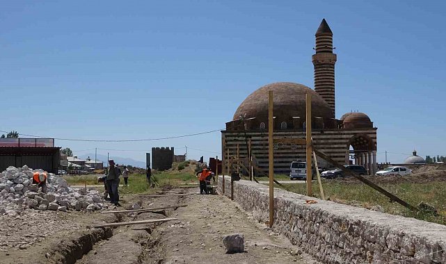 Eski Van Şehri'nin surları ayağa kaldırılıyor