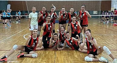 Eskişehir Kız Voleybol Takımı Türkiye yarı finallerinde