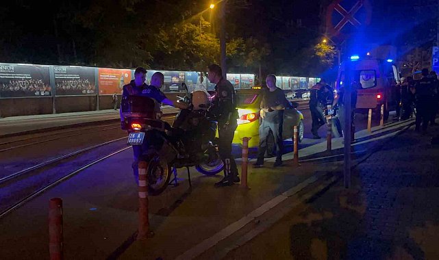 Eskişehir'de ticari taksi ile Motorize Yunus Timi'nin karıştığı kazada 2 polis yaralandı