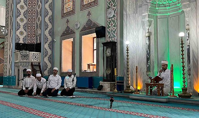 Eskişehir'de vatandaşlar 15 Temmuz şehitleri için camide buluştu