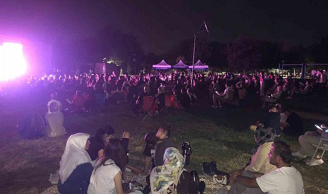 Eskişehirliler milli voleybol maçını dev ekranda izledi