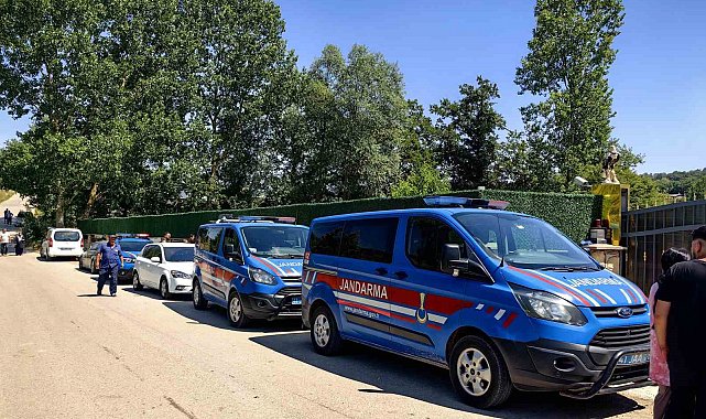 Evinde silahla vurulmuş halde bulundu